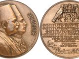 a close up of a medal with a man in a hat on it