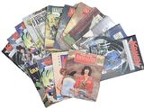 beaucoup de bandes dessinées sur la table