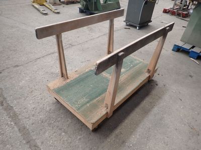 un morceau de bois posé sur une palette