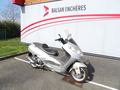 RAZZO LY125T - Genre : MTL - Carrosserie : SOLO - Energie : …