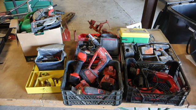 9 outils électroportatif : Laser HILTI PMP 34, visseuse WURTH ABS...