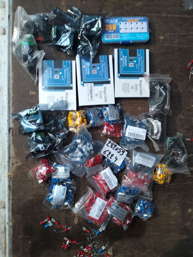 lot de résistances électronique, cosses, circuit électroniqu…