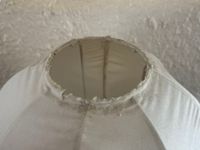 Lampe nénuphar blanche avec un abat-jour en textile blanc (photo 6)