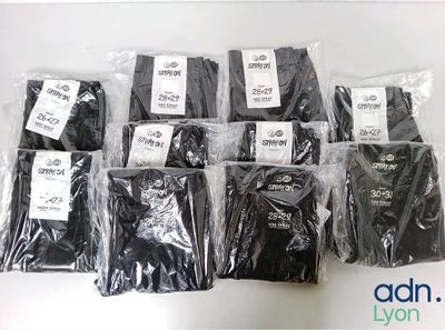 Lot de 10 jeans - CHEAP MONDAY - SPRAY ON - Tailles 24-25/26…