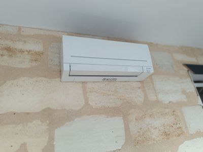 VENDU SUR DESIGNATION. 2 splits de climatisation réversibles…