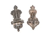 paire d'appliques murales plaquées argent au motif ouvragé