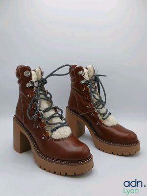 bottes marron pour femme, doublées de fourrure et à lacets