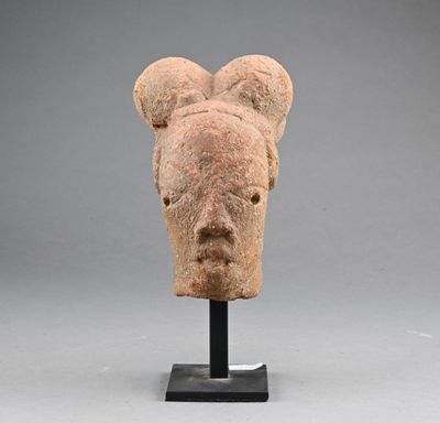 an image of a sculpture of a bear ' s head on a stand
