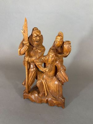 Groupe en bois sculpté représentant des guerriers, inspirati…