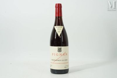 une bouteille de vin posée sur une table