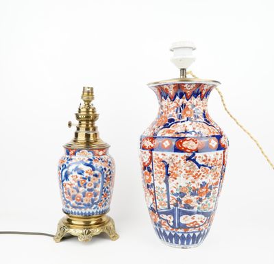 deux vases placés l'un à côté de l'autre
