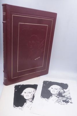 Le livre est posé sur une table, à côté de deux photos en noir et blanc.