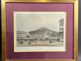 une vieille photo représentant un grand bâtiment avec beaucoup de monde