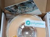 une boîte contenant une bobine de PLA