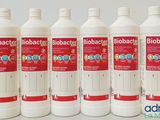 six bouteilles de Biobacter sont alignées sur une table