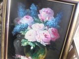 une photo d'un tableau représentant des fleurs roses et bleues dans un vase