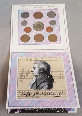 une photo d'une carte sur laquelle figure l'image d'un homme
