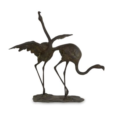 sculpture en bronze représentant deux oiseaux posés sur un rocher, sur fond blanc