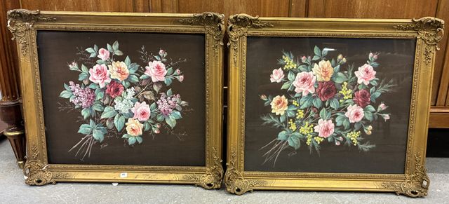 P. TAMUS. En pendant, deux « natures mortes aux fleurs » sur fond