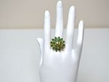 une image représentant une main avec une bague au doigt