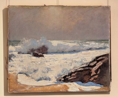un tableau accroché au mur d'une pièce
