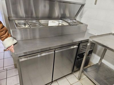 Tour réfrigéré inox positif ouvrant à deux portes et saladet…