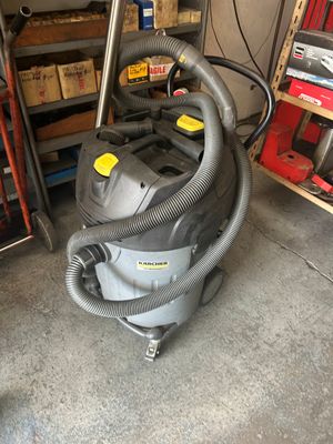 une image d'un aspirateur dans un garage
