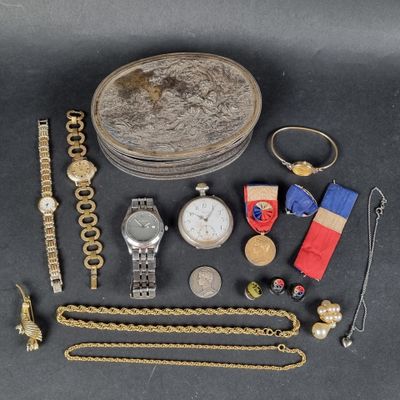 many different items that are on the table together