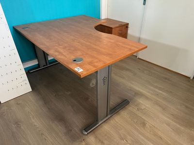 Bureau en mélaminé et caisson