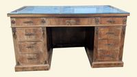 Bureau plat en acajou et placage d'acajou. (photo 2)
