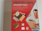 emballage représentant une boîte en carton sur laquelle figure l'image d'un homme tenant une boîte