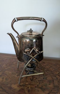 Théière en métal anglais et son rechaud, style bambou, bague…