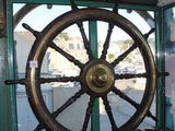 un volant à l'intérieur d'un wagon