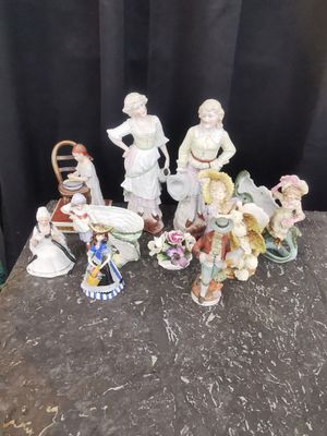 Collection de miniatures en biscuit, différentes époques