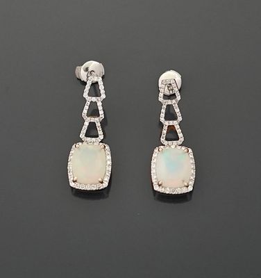 Paire de pendants d'oreilles en or gris 18K 750 millièmes, c…