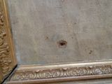 une photo d'une photo d'un tableau sur le mur