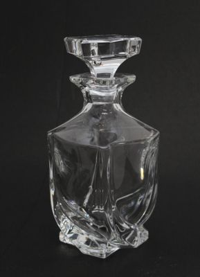 CRISTALLERIE DE SEVRES. Carafe à vin ou whisky en cristal, m…