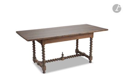 image d'une table avec un plateau en bois sur fond blanc