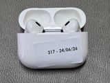 AirPods d'Apple avec boîtier de recharge à vendre à San Francisco, Californie
