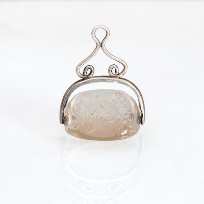 bague en argent sterling ornée d'un quartz blanc facetté au centre