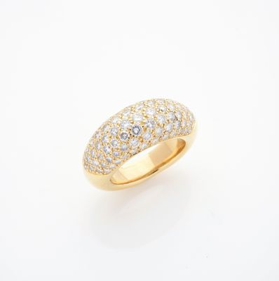 une bague en or jaune 18k et diamants