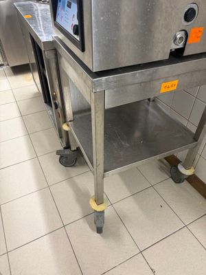 a machine that is sitting on the floor in the kitchen