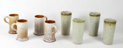 ACCOLAY : 4 chopes en grès émaillé gris marron. Signé sous l…