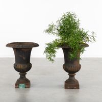 Paire de vases de jardin en fonte, dits « vases Médicis », d… (photo 2)