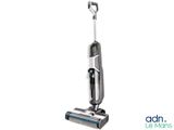 gros plan d'un aspirateur sur fond blanc