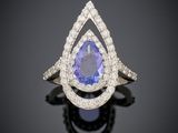 une bague en tanzanite et diamants