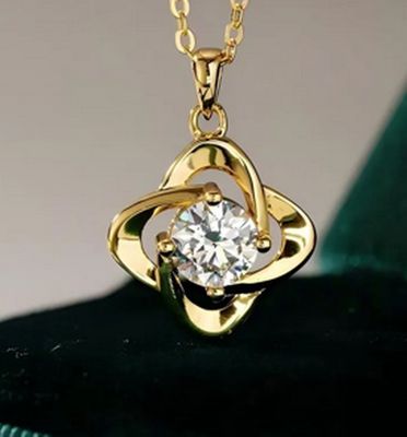 pendentif plaqué or jaune orné d'une zircone cubique au centre