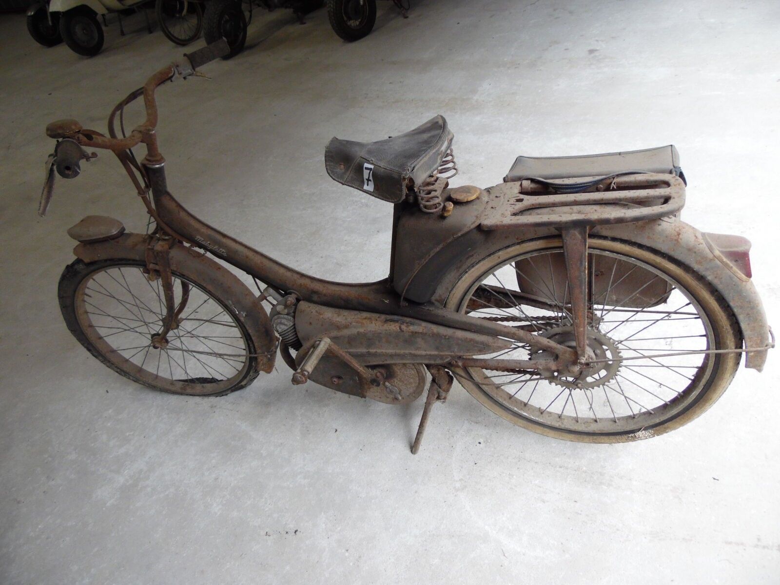 Cyclomoteur MOBYLETTE 49 cm3 à restaurer