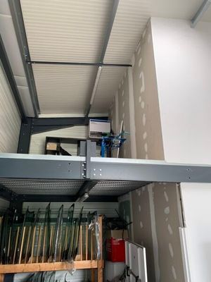 Sur la mezzanine (prévoir échelle)