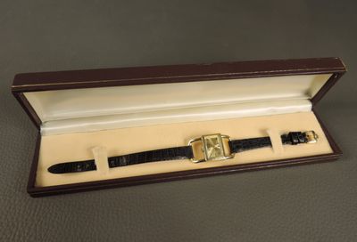 JAEGER LECOULTURE. Modèle Etrier. Montre bracelet de dame. B…